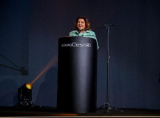 Durante a cerim&ocirc;nia, na Expoville, Marilisa destacou que Santa Catarina &eacute; refer&ecirc;ncia em gera&ccedil;&atilde;o de empregos, competitividade, seguran&ccedil;a, qualidade de vida e desenvolvimento econ&ocirc;mico