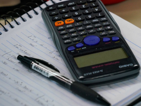  percentual de fam&iacute;lias com contas em atraso passou de 26,8% em mar&ccedil;o para 27,3% em abril