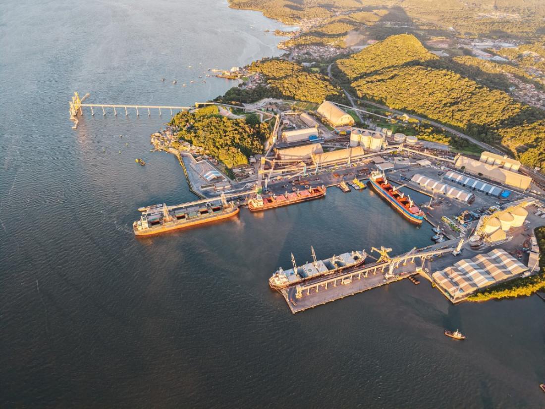 O porto de São Francisco do Sul está entre os 10 maiores portos públicos do Brasil em movimentação de carga geral