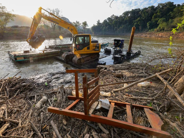 Dragagem do Rio Itaja&iacute;-A&ccedil;&uacute; em Rio do Sul &ndash; Desassoreamento
