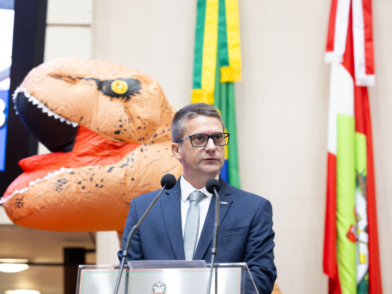 Onildo Dalbosco J&uacute;nior, presidente estadual do CDL, em pronunciamento na Alesc.

