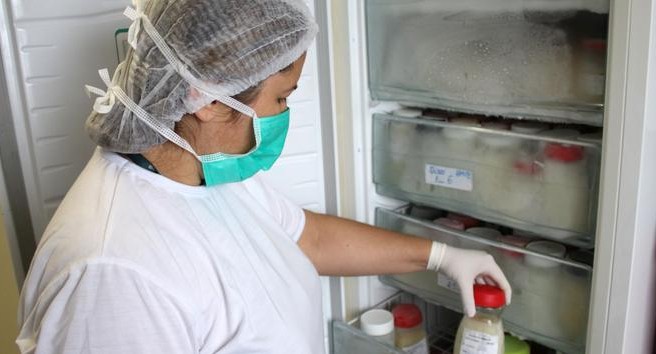 Para muitos beb&ecirc;s prematuros, a sobreviv&ecirc;ncia depende do leite humano, um recurso que nenhum laborat&oacute;rio consegue reproduzir