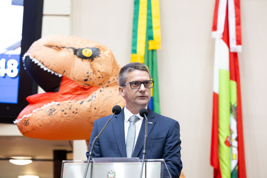 Onildo Dalbosco Júnior, presidente estadual do CDL, em pronunciamento na Alesc.

