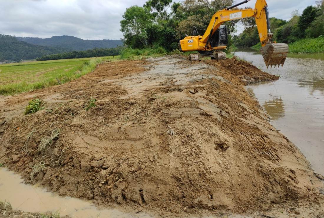 Obras de desassoreamento em Doutor Pedrinho