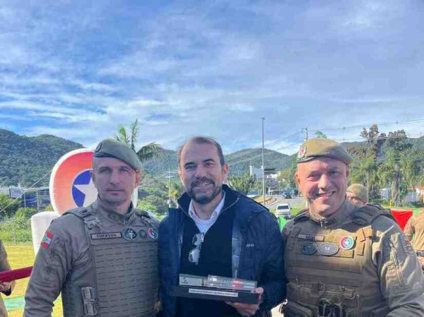 O CEO Jos&eacute; Mateus recebeu a homenagem pela empresa