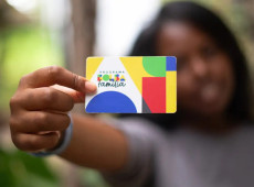 Caixa paga Bolsa Fam&iacute;lia a benefici&aacute;rios com NIS de final 7