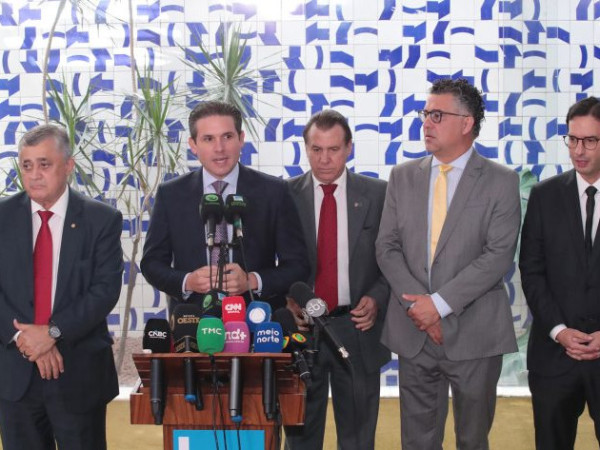 Presidente da C&acirc;mara anuncia transi&ccedil;&atilde;o de um ano para a redu&ccedil;&atilde;o da jornada de trabalho