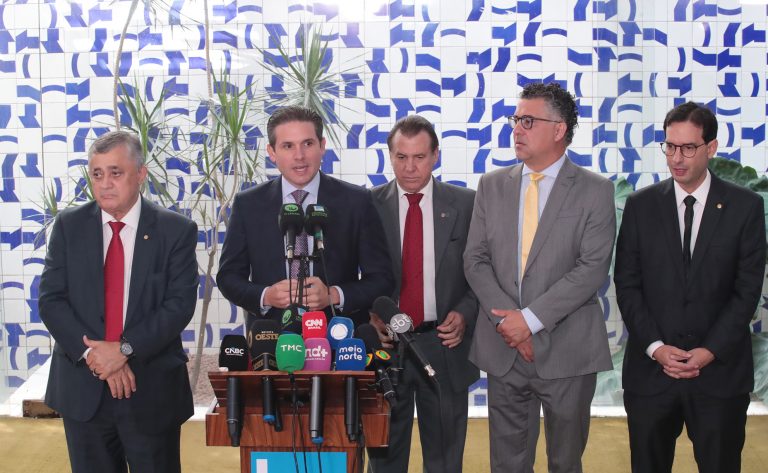 Presidente da Câmara anuncia transição de um ano para a redução da jornada de trabalho