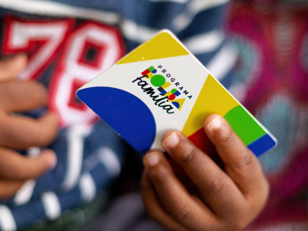 Caixa paga Bolsa Fam&iacute;lia a benefici&aacute;rios com NIS de final 8