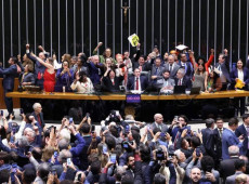 C&acirc;mara dos deputados aprova redu&ccedil;&atilde;o da jornada de trabalho de 44h para 40h 