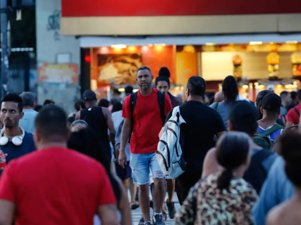 Desemprego chega a 5,8% no trimestre encerrado em abril, diz IBGE