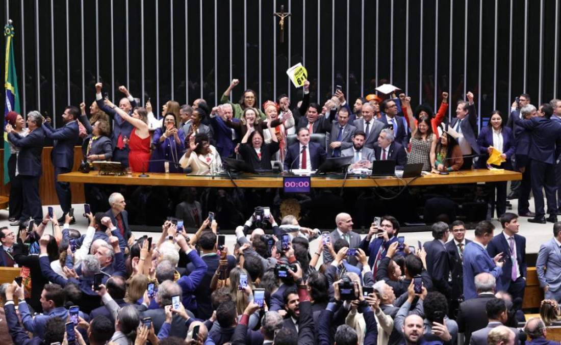Redução da Jornada custará caro ao Brasil, alerta FIESC