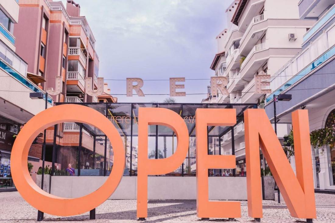  No Jurerê OPEN, a programação de música começa na sexta-feira (29), das 18h às 21h