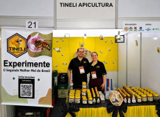 A Tineli Apicultura, de Salto Veloso, no Meio-Oeste catarinense, apresentar&aacute; novos produtos derivados da colmeia, entre eles mel com peda&ccedil;os de favo