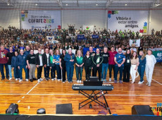 A presidente da ACAFE e reitora da FURB, professora M&aacute;rcia Cristina Sard&aacute; Esp&iacute;ndola, ressaltou a import&acirc;ncia da confraterniza&ccedil;&atilde;o para o fortalecimento do sistema comunit&aacute;rio catarinense.