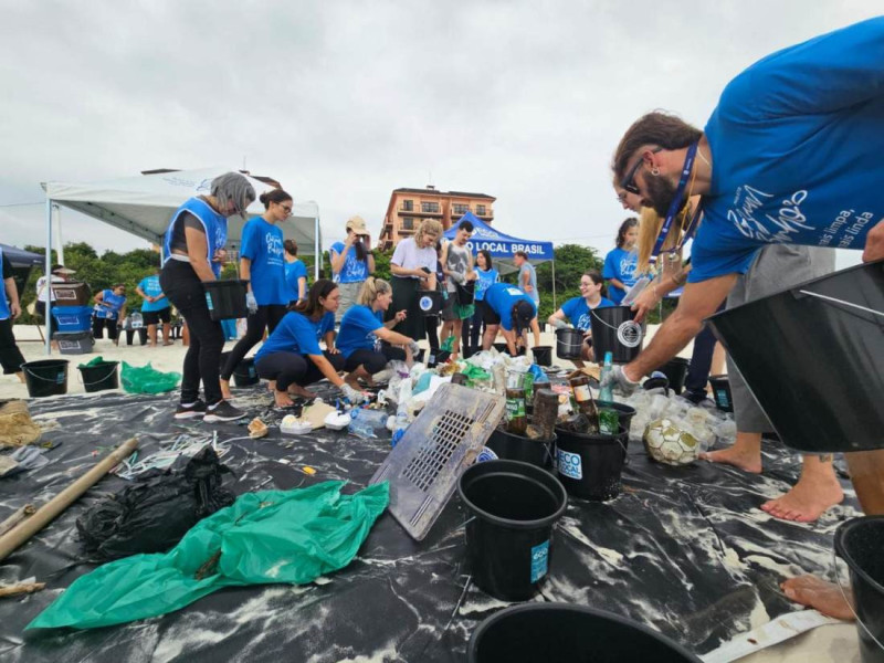 limpeza da praia no Projeto Dazum Banho:
