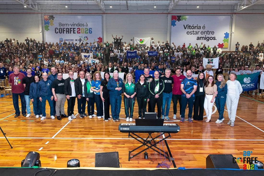 A presidente da ACAFE e reitora da FURB, professora Márcia Cristina Sardá Espíndola, ressaltou a importância da confraternização para o fortalecimento do sistema comunitário catarinense.
