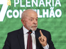 Governo estuda devolu&ccedil;&atilde;o de celular roubado nos Correios, diz Lula