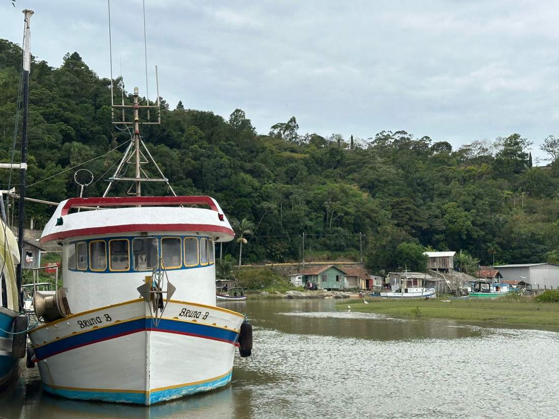 A obra é uma necessidade para a sobrevivência econômica das famílias de pescadores e estaleiros locais