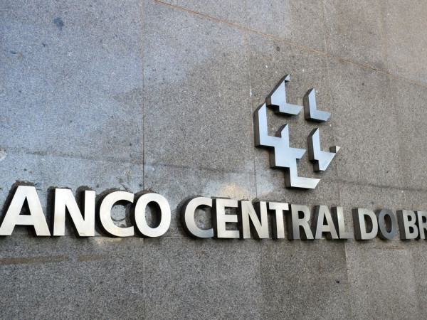 Mercado financeiro eleva previs&atilde;o da Selic para 13,75% ao ano
