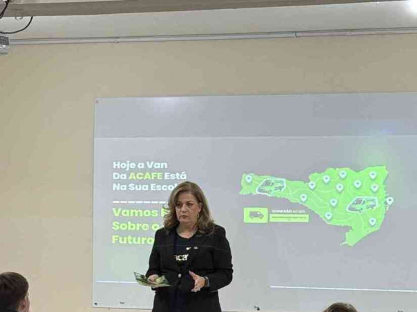 Para a presidente da ACAFE e reitora da FURB, M&aacute;rcia Sard&aacute; Esp&iacute;ndola, a caravana cumpriu um papel fundamental ao aproximar o programa dos estudantes que est&atilde;o prestes a concluir a educa&ccedil;&atilde;o b&aacute;sica