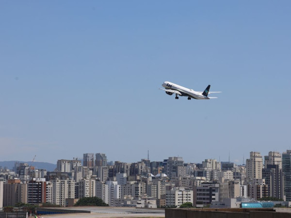 Brasil bate recorde de passageiros em voos dom&eacute;sticos em 2026