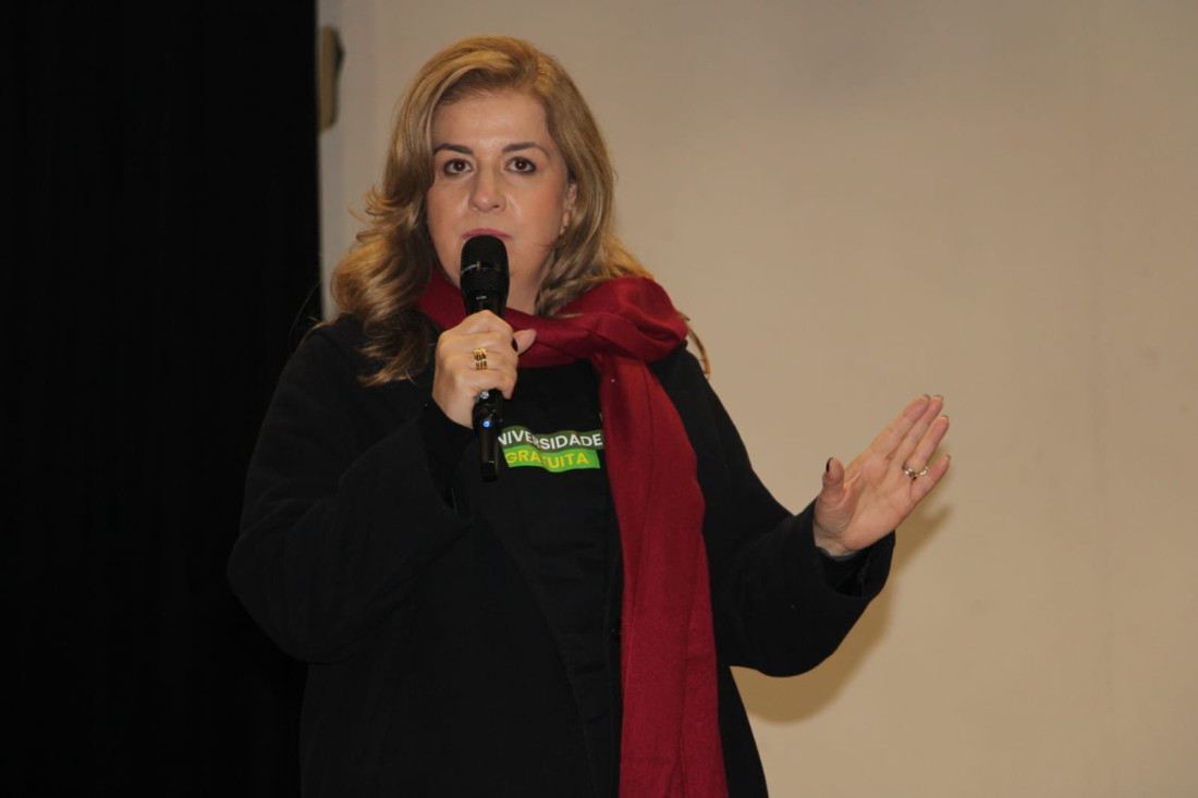 A presidente da ACAFE, professora M&aacute;rcia Sard&aacute; Esp&iacute;ndola, destacou a import&acirc;ncia da presen&ccedil;a nas universidades para garantir seguran&ccedil;a e informa&ccedil;&atilde;o aos acad&ecirc;micos