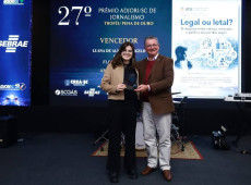 Luana de Almeida Angelo, da UFSC, foi premiada pelo trabalho Legal ou Letal, sobre o uso de cigarros eletr&ocirc;nicos 