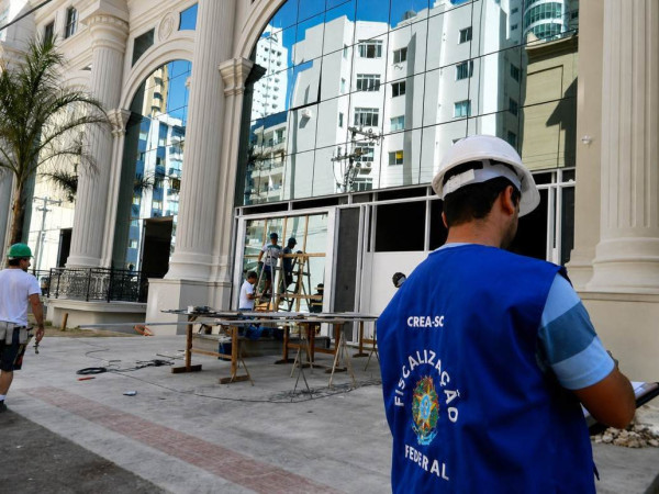  Cada fiscaliza&ccedil;&atilde;o representa muito mais do que uma vistoria: traduz o resultado de uma rede de coopera&ccedil;&atilde;o constru&iacute;da para garantir obras mais seguras, profissionais valorizados e maior prote&ccedil;&atilde;o &agrave; popula&ccedil;&atilde;o.