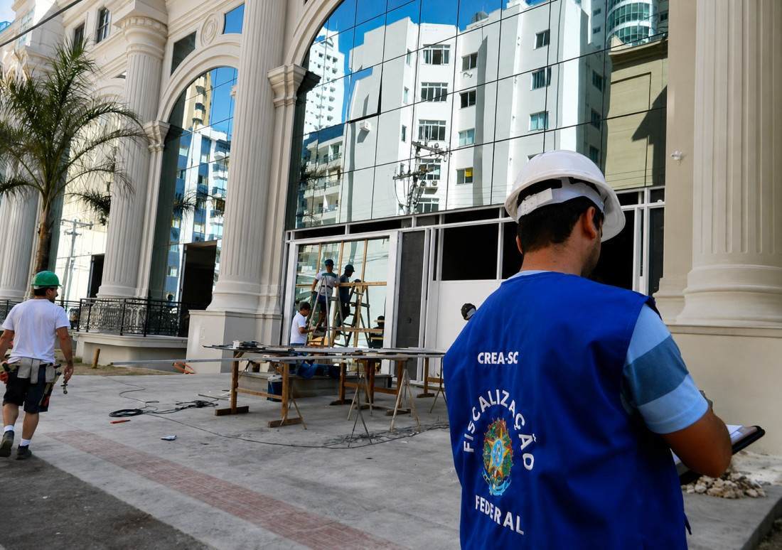  Cada fiscalização representa muito mais do que uma vistoria: traduz o resultado de uma rede de cooperação construída para garantir obras mais seguras, profissionais valorizados e maior proteção à população.