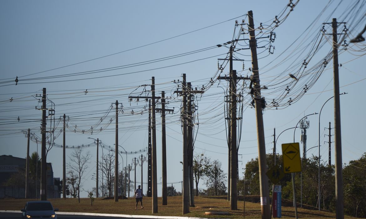 Número de acidentes com a rede elétrica cresceu no Brasil em 2025