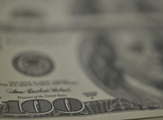 D&oacute;lar recua, bolsa cai e petr&oacute;leo dispara com tens&atilde;o no Oriente M&eacute;dio