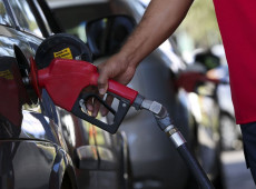 Governo adia reuni&atilde;o que pode aumentar etanol na gasolina para 32%