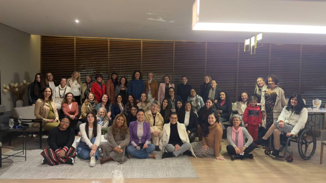 Empresárias, profissionais liberais, representantes de entidades e lideranças de diferentes áreas compartilharam experiências e defenderam a necessidade de ampliar a participação feminina