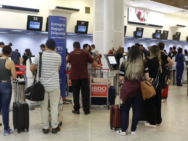  Setor de servi&ccedil;os cai 0,4% em maio por recuo na &aacute;rea de transportes