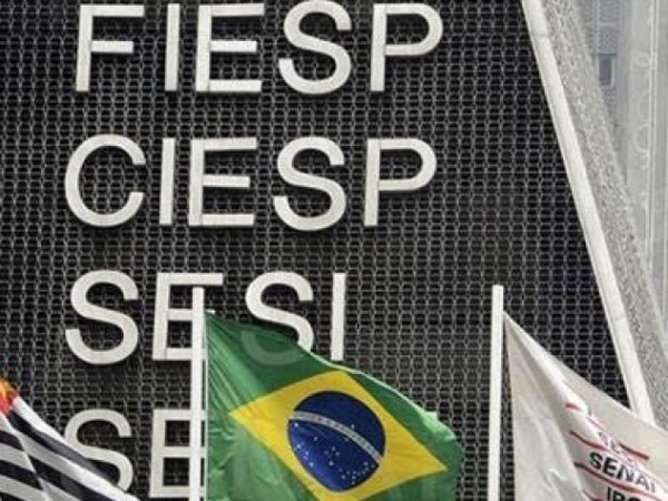 A entidade tamb&eacute;m criticou a condu&ccedil;&atilde;o das rela&ccedil;&otilde;es diplom&aacute;ticas entre Brasil e Estados Unidos, avaliando que "ru&iacute;dos diplom&aacute;ticos", cr&iacute;ticas personalistas e diverg&ecirc;ncias pol&iacute;ticas acabaram prejudicando uma rela&ccedil;&atilde;o bilateral constru&iacute;da ao longo de mais de dois s&eacute;culos.