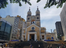  Das 8h &agrave;s 12h, a Pra&ccedil;a XV de Novembro, em frente &agrave; Catedral Metropolitana