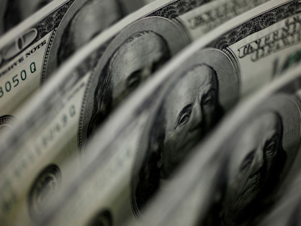 D&oacute;lar sobe para R$ 5,11, e bolsa fica est&aacute;vel, apesar de tens&atilde;o global