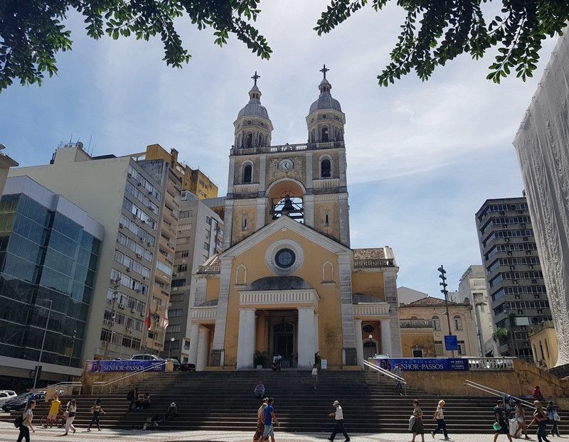  Das 8h às 12h, a Praça XV de Novembro, em frente à Catedral Metropolitana