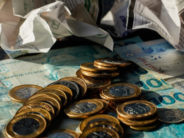 Economia cresce 0,7% em maio, puxada por consumo das fam&iacute;lias, diz FGV