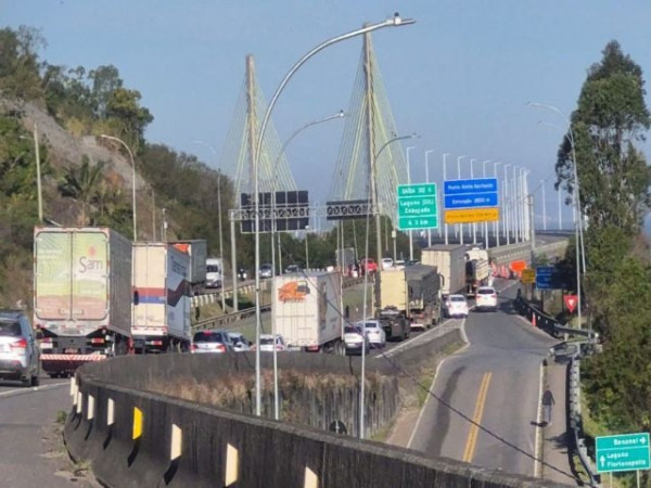 Com a libera&ccedil;&atilde;o parcial da Ponte, o fluxo voltou a ser distribu&iacute;do pela estrutura principal, reduzindo os congestionamentos na regi&atilde;o.