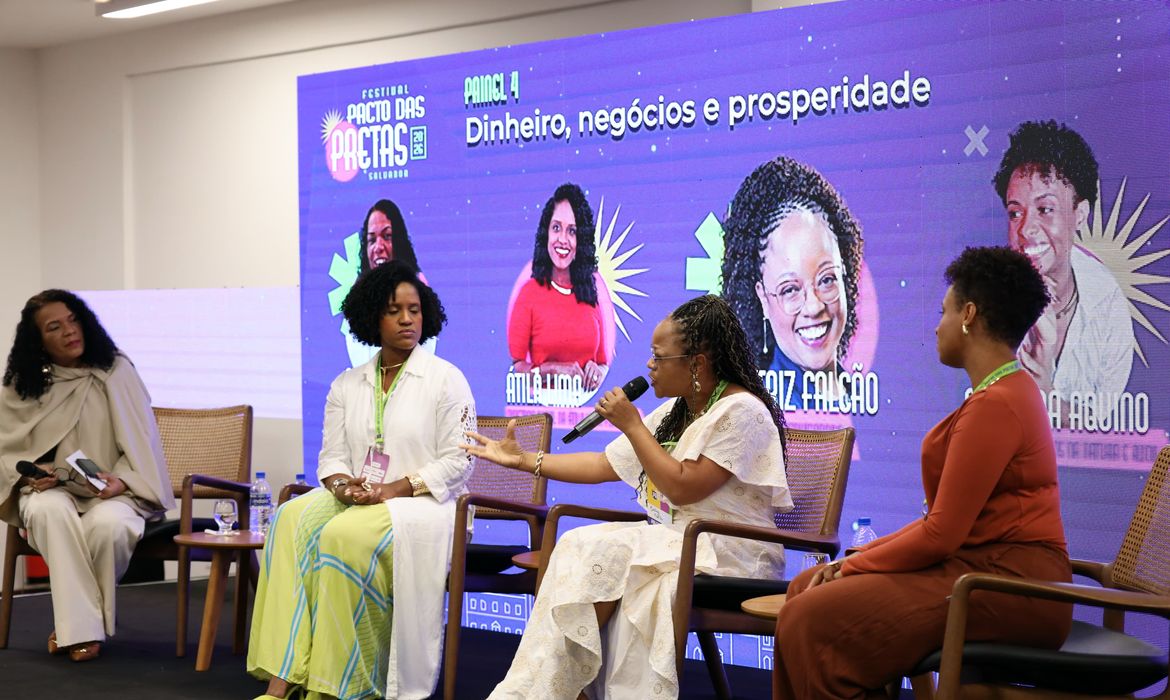 Encontro no Rio debate papel da mulher preta em postos de decisão
