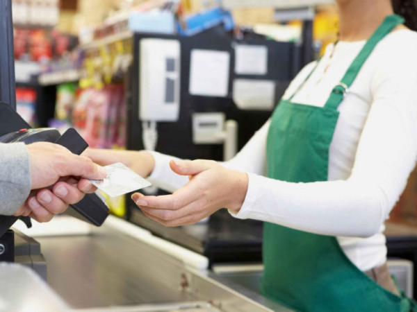 O pre&ccedil;o continua sendo o principal fator de decis&atilde;o na hora da compra, citado por 23,7% dos consumidores,