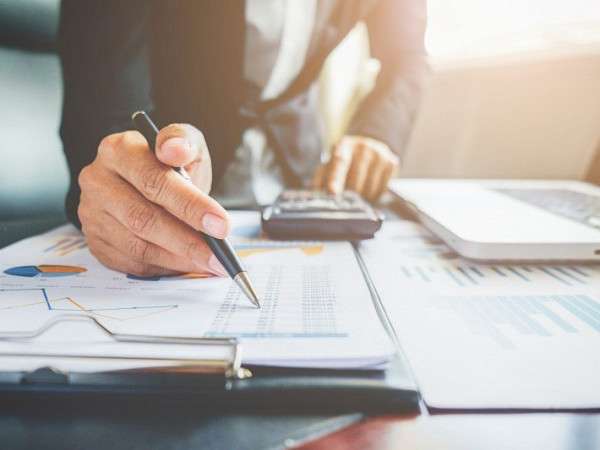 O novo modelo altera a tributa&ccedil;&atilde;o sobre o consumo, a gest&atilde;o de cr&eacute;ditos tribut&aacute;rios, os regimes aduaneiros e os incentivos fiscais.