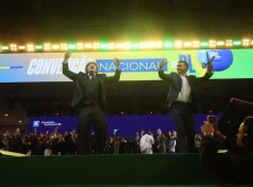 Javier Milei manifestou apoio &agrave; candidatura de Fl&aacute;vio Bolsonaro e lamentou ter sido impedido de visitar Jair Bolsonaro.