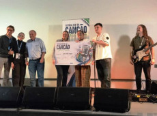 Tr&ecirc;s primeiros colocados receberam premia&ccedil;&atilde;o em dinheiro ap&oacute;s voto de jurados e p&uacute;blico.