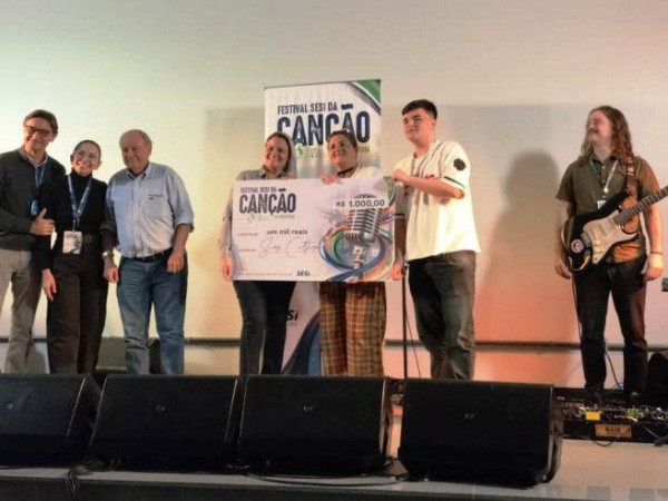 Tr&ecirc;s primeiros colocados receberam premia&ccedil;&atilde;o em dinheiro ap&oacute;s voto de jurados e p&uacute;blico.