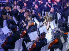 M&uacute;sicos da Orquestra Jazz Sinf&ocirc;nica SIM durante concerto em Canoinhas.