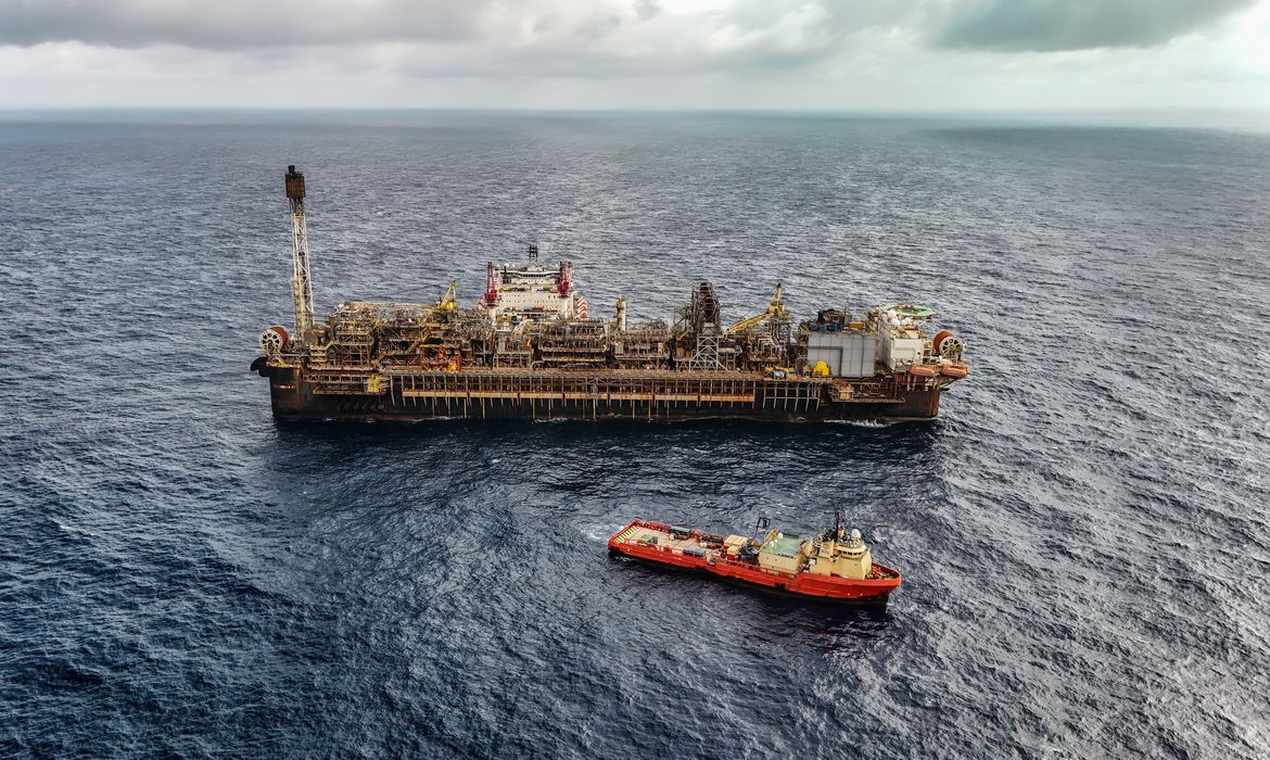 Produção de petróleo e gás no Brasil cresce 14% no 2º trimestre
