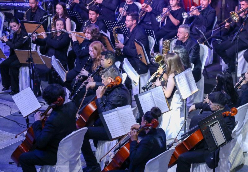 Músicos da Orquestra Jazz Sinfônica SIM durante concerto em Canoinhas.